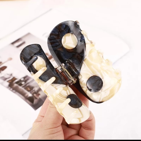 NWT Yin Yang Hair Claw - Picture 6 of 7